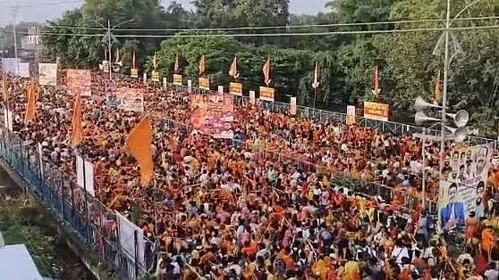 MP : सीहोर में पंडित प्रदीप मिश्रा की कांवड़ यात्रा के दौरान बीमारी से तीन लोगों की मौत